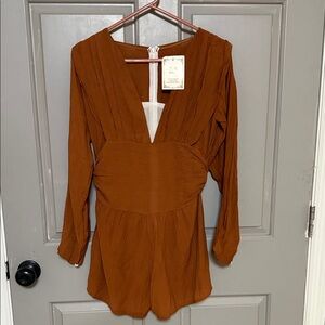 Classic Fashion Collection White & Black Decorative Tag